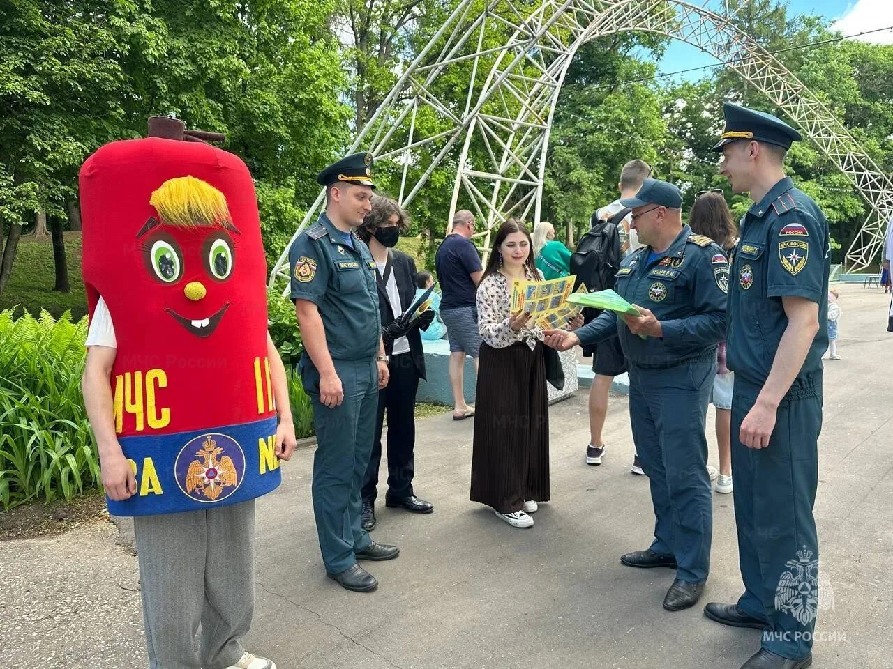 ⛑ В Рузе сотрудники МЧС провели мероприятие в честь Дня подмосковных парков  В минувшие выходные пар