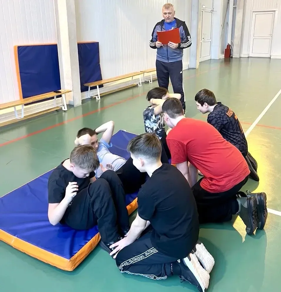 🏆 Соревнования ко Дню защитника Отечества! 🇷🇺  В преддверии Дня защитника Отечества среди ребят 5-6 