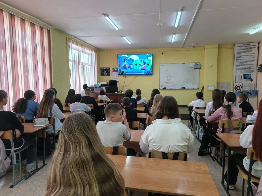 Безопасное общение в сети: ученики 9‑е и 6‑д классов узнали важные правила  На этой неделе для учащи
