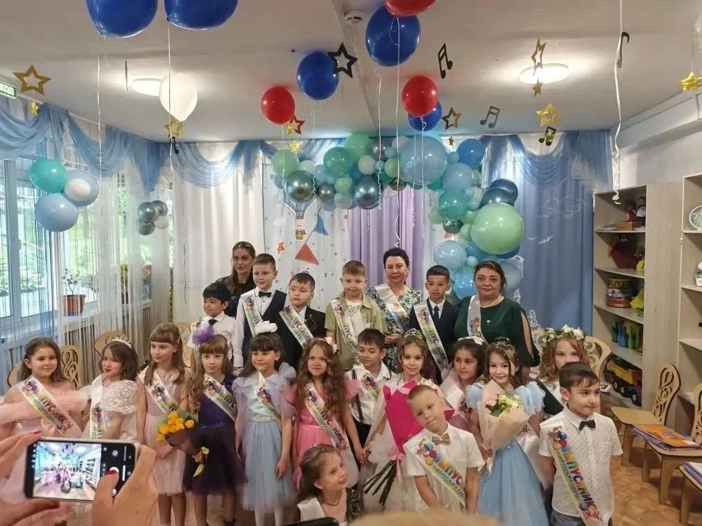 В нашем детском саду прошло особенное событие — выпускной для групп "Кораблики" и "Солн...