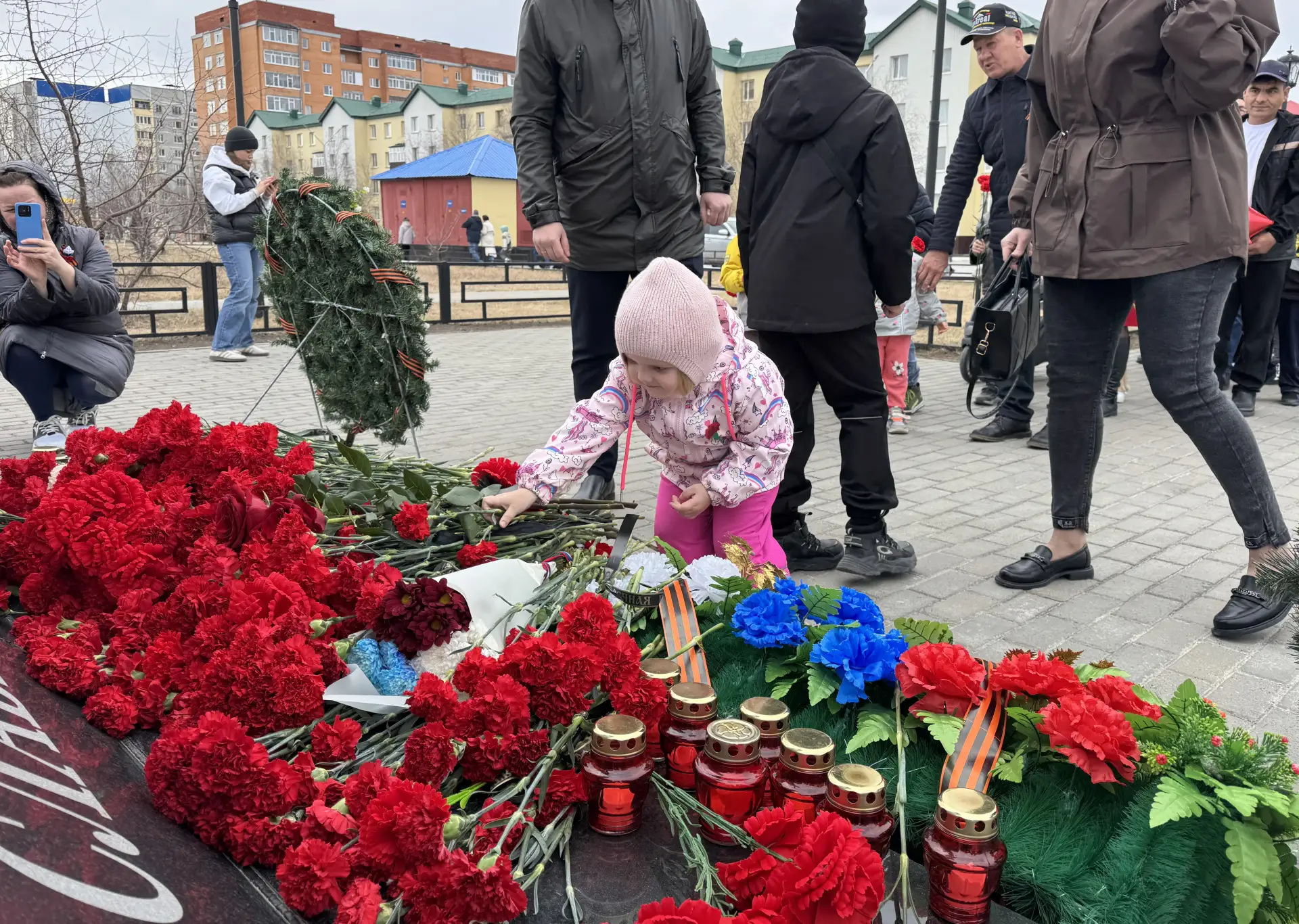 🕊️ Работники Нижневартовской ГРЭС приняли участие в торжественных мероприятиях, посвящ...