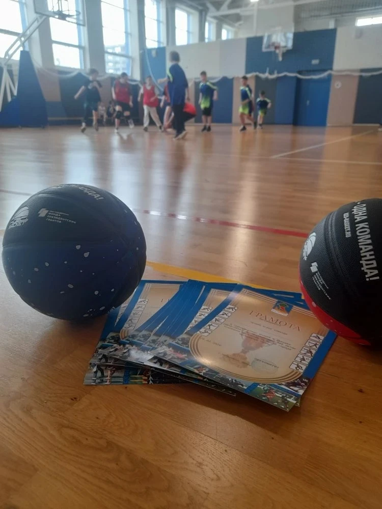 Каникулы с пользой: яркие игры по баскетболу!🏀✨  Сегодня в нашем спортивном зале кипели нешуточные с