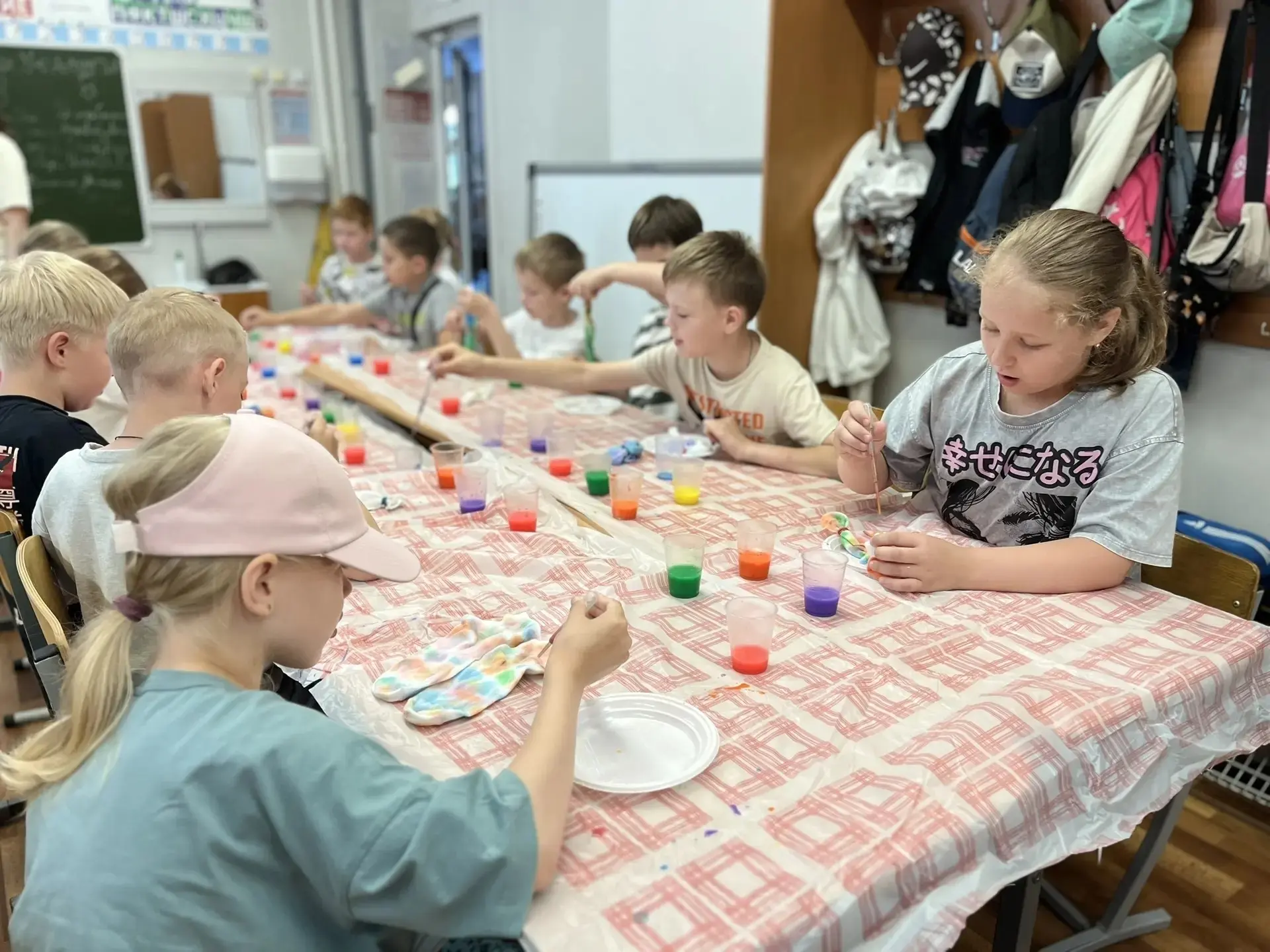 В Странах чудес сегодня день красок! 🎨

⭐ С самого утра погода распологала находится на свежем возд