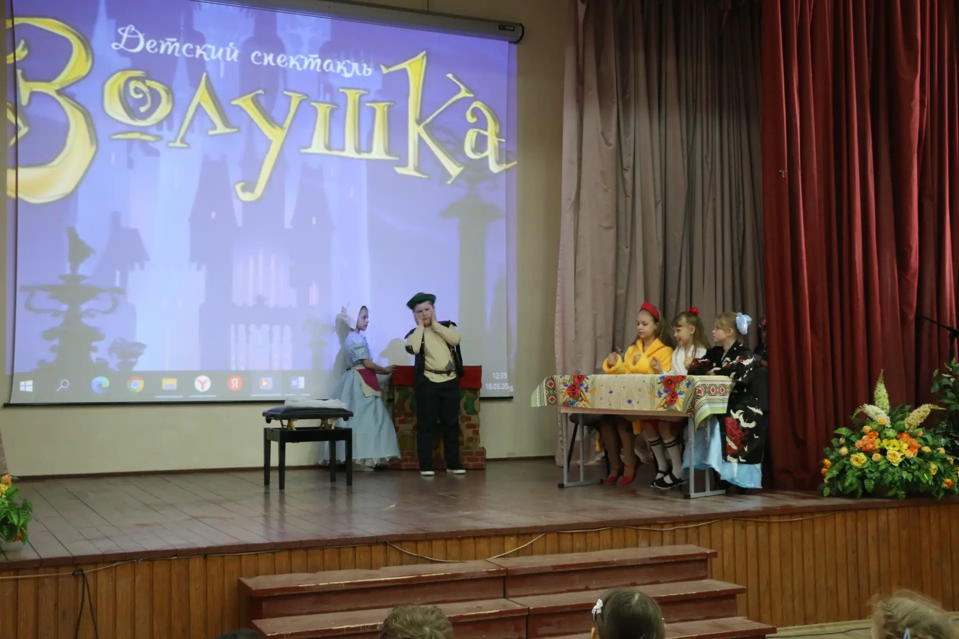 Театр, который развивает детей 🎭  В нашей школе состоялся показ спектакля театральной студии «Импров