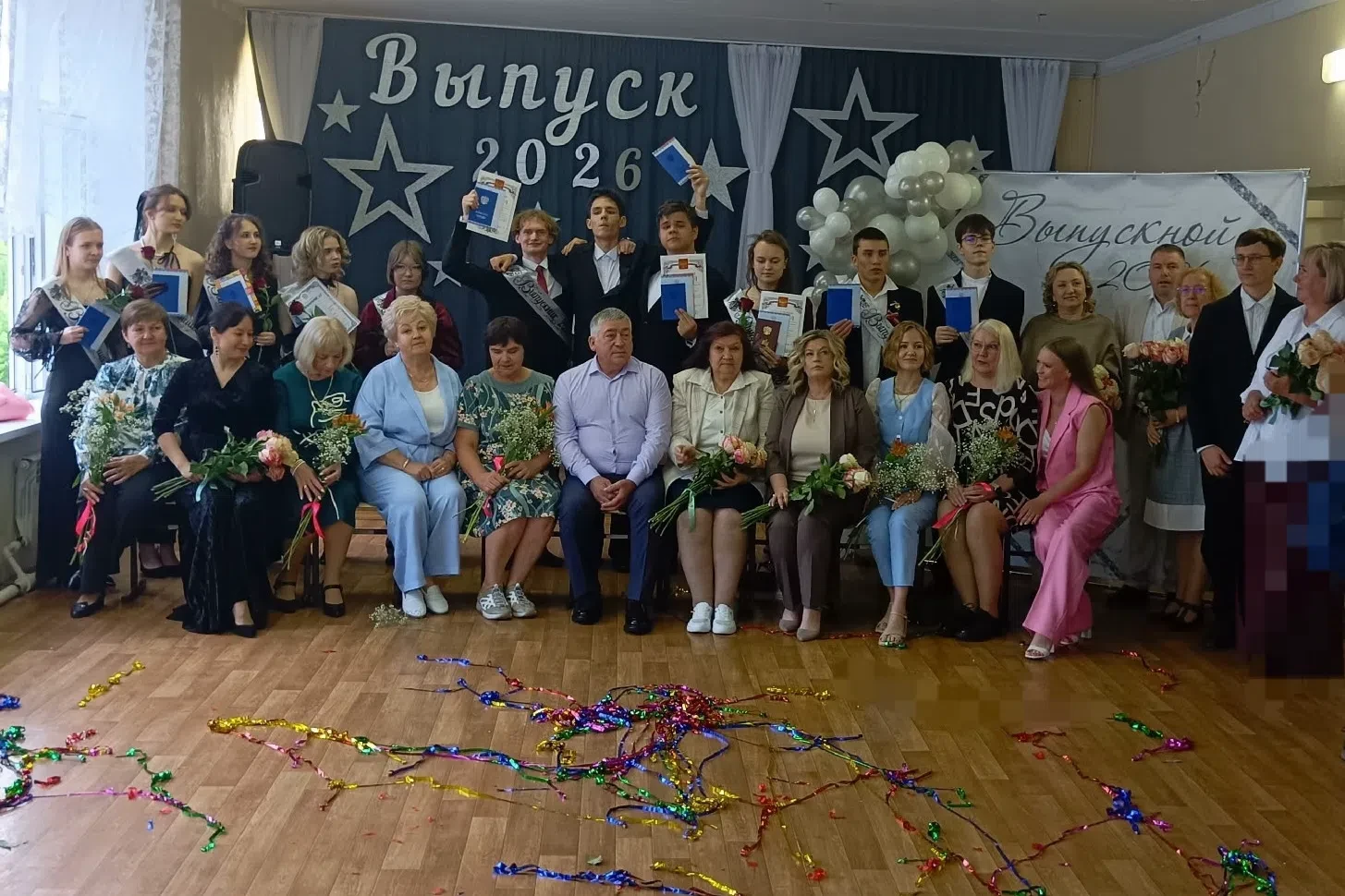 🚀Счастливого пути, выпускники! 

✨В субботу, 27 июня, в школе прошли выпускные! 
💥💐Ярко, громко и