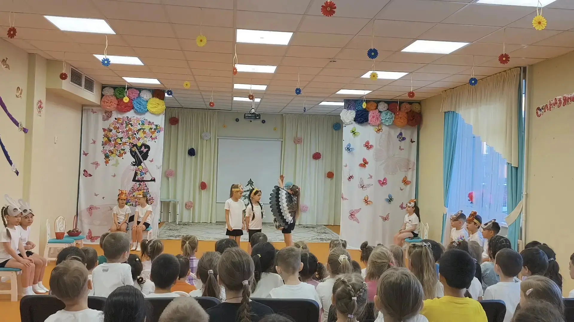17 марта в дошкольном отделении №3 воспитанники подготовительной группы № 19, посещающие театральный