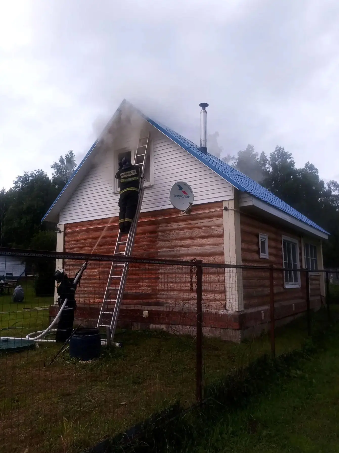 Пожар в жилом частном доме в деревне Подлесная

18 июня, огнеборцы 273-й и 295-й пожарно-спасательны