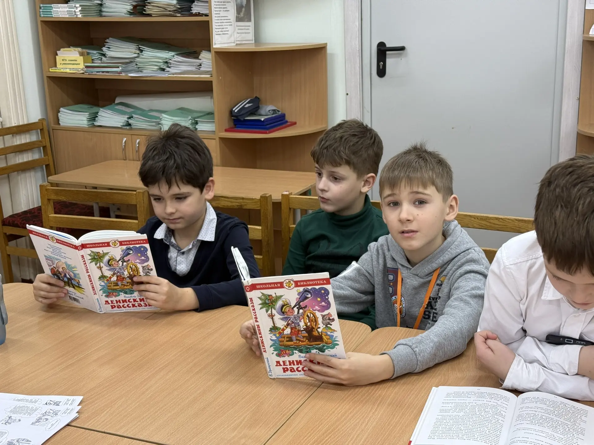 📖Литературный клуб в школьной библиотеке   В нашей школьной библиотеке прошла увлекательная встреча 