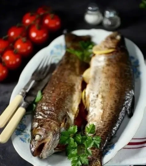 Форель с ароматными травами в духовке 🐟