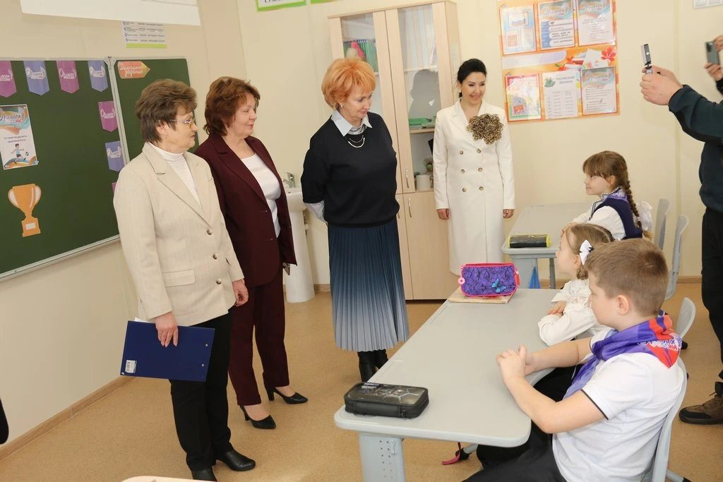 В Поспелихе открыли школу №4 после капремонта по нацпроекту "Молодежь и дети"  Стоимость всех работ 
