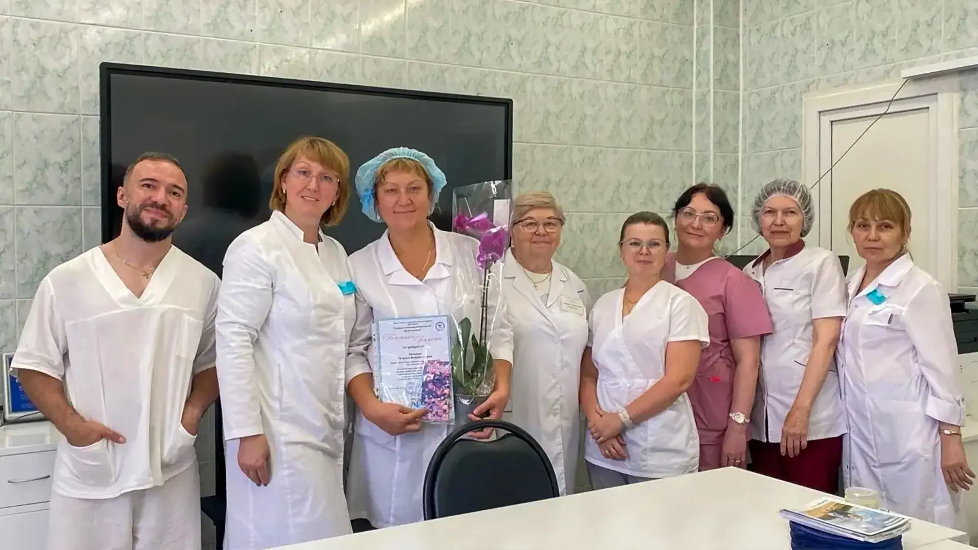 Коллектив Регионального эндокринологического центра от всего сердца поздравил с круглой датой медици