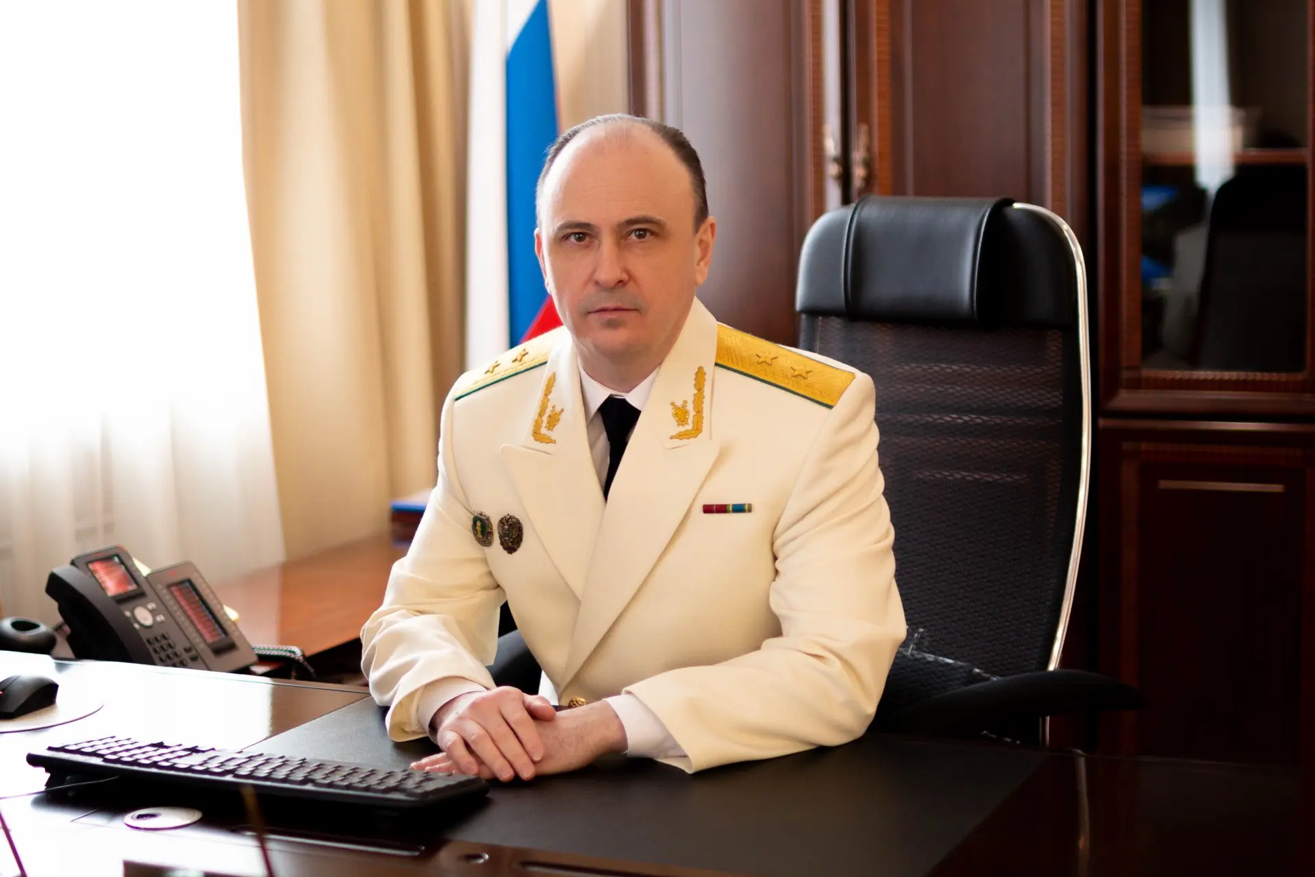 Уважаемые соотечественники, ветераны и пенсионеры, сотрудники органов прокуратуры!  От имени коллект
