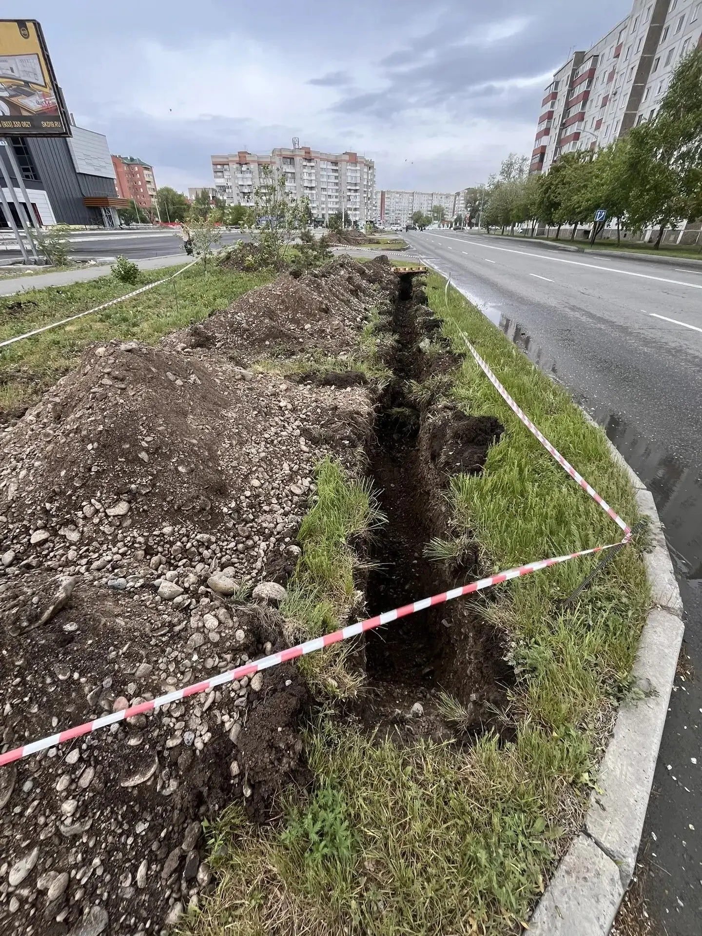 👷На улице Торосова сейчас активно ведутся работы по подготовке траншеи для прокладки⚡️...