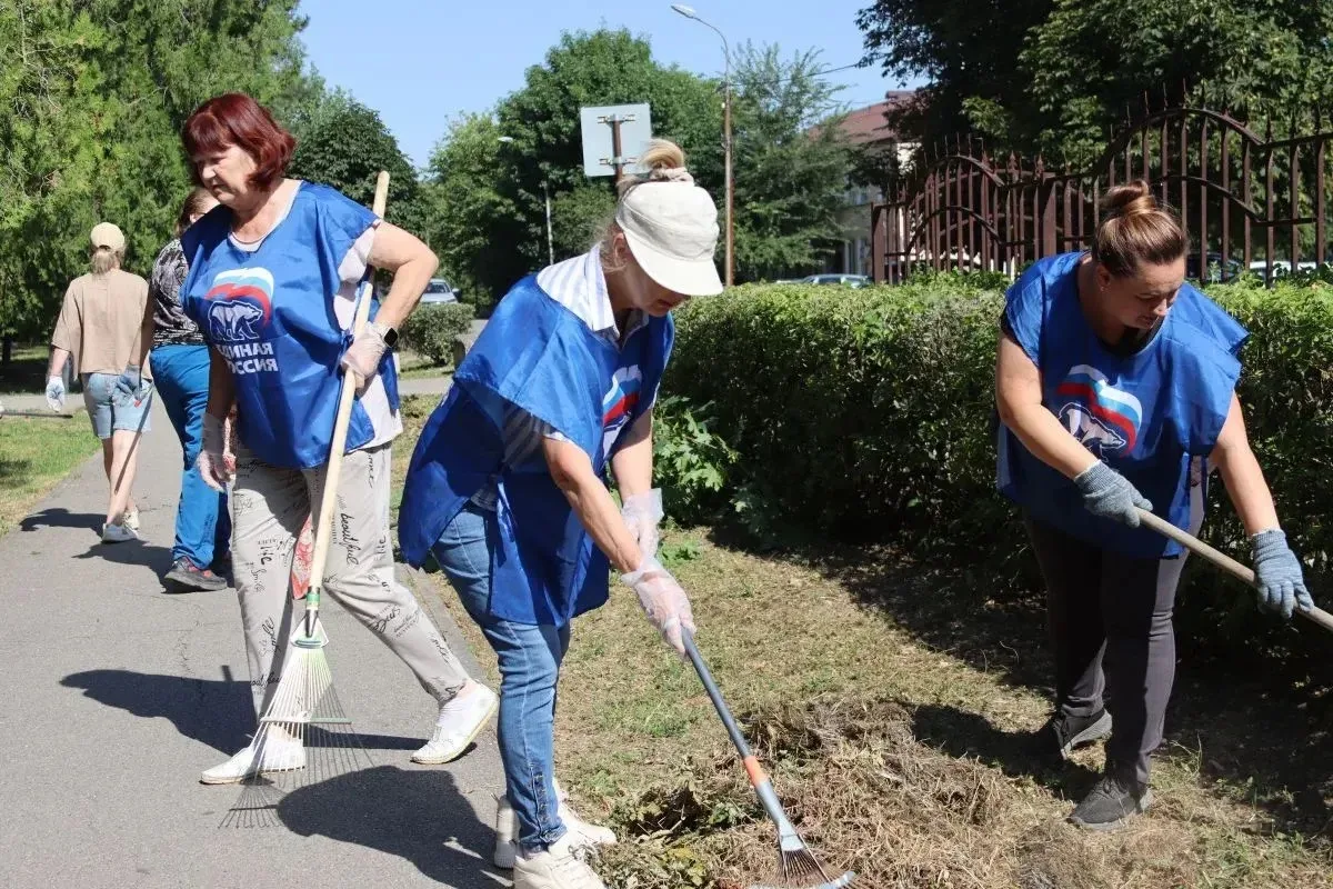 В Зеленокумске и Георгиевске прошли субботники

Партийный актив Советского местного отделения Единой