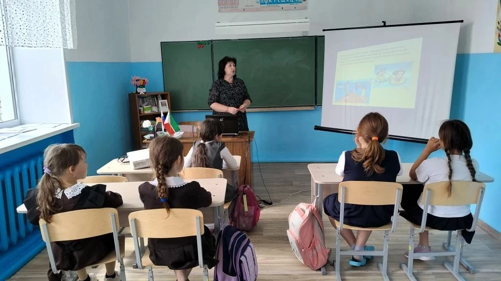 В преддверии летних каникул прошел классный час на тему: "Безопасность во время летних каникул". С у