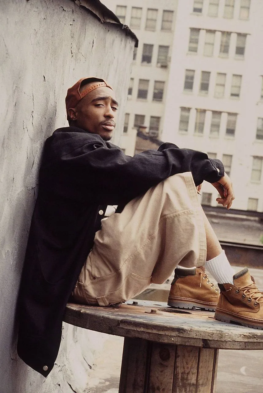 16 июня 1971 года родился хип-хоп-исполнитель, продюсер и актёр
Tupac Shakur (Тупак Шакур)

Является