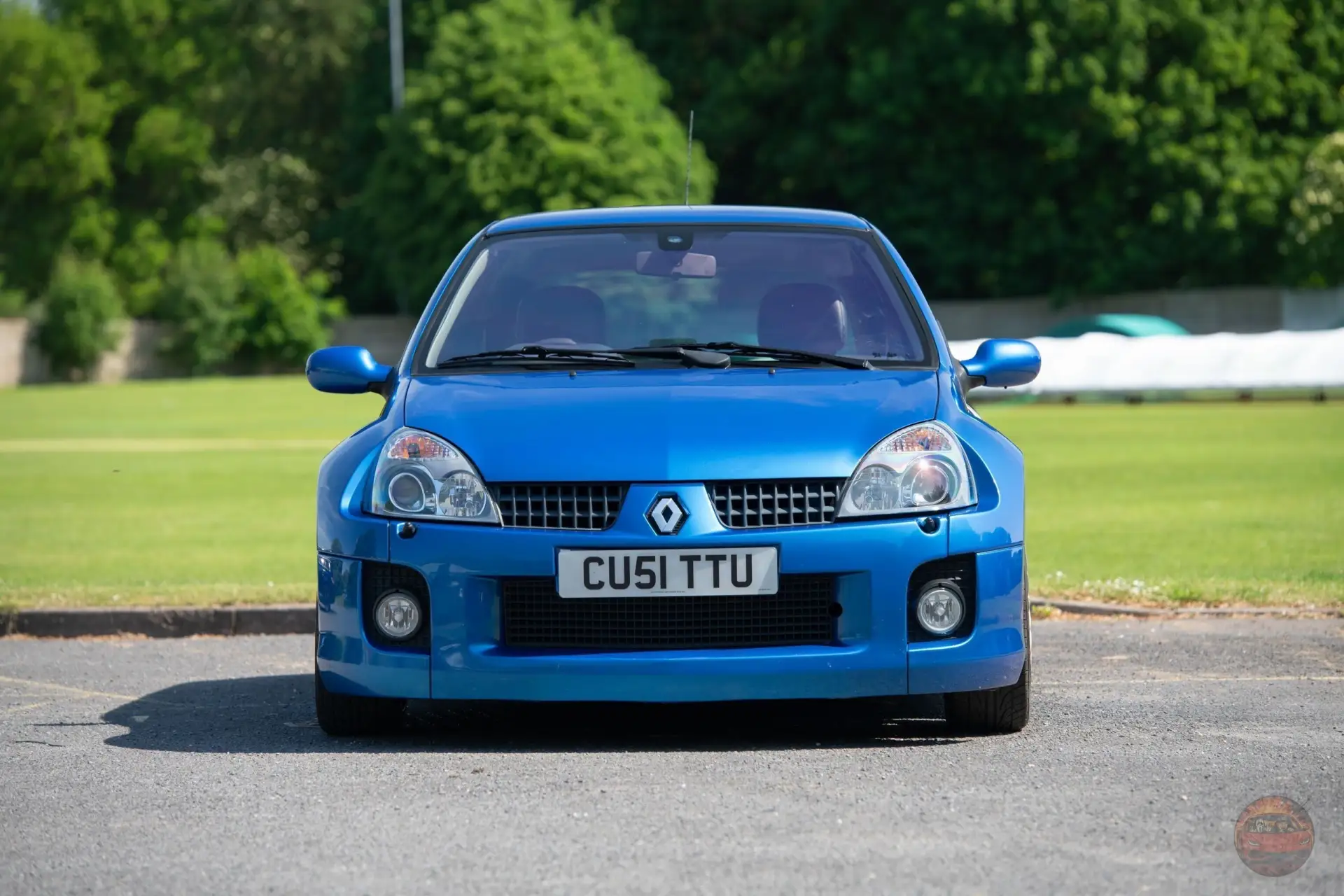 🔥 Renault Clio, у которой мотор занял место заднего дивана
