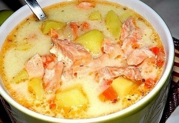 Финский суп с лососем и сливками.