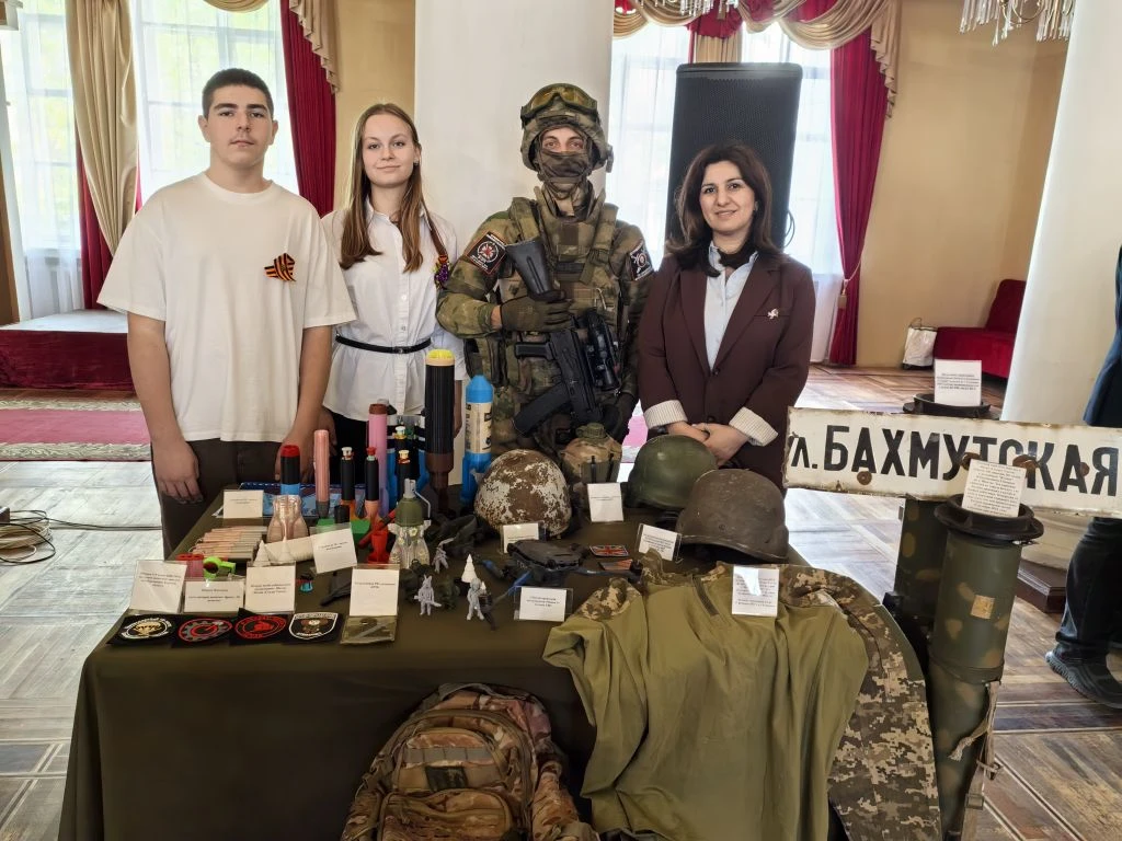 В Шахтинском драматическом театре состоялось торжественное мероприятие, посвященное 81-й годовщине П