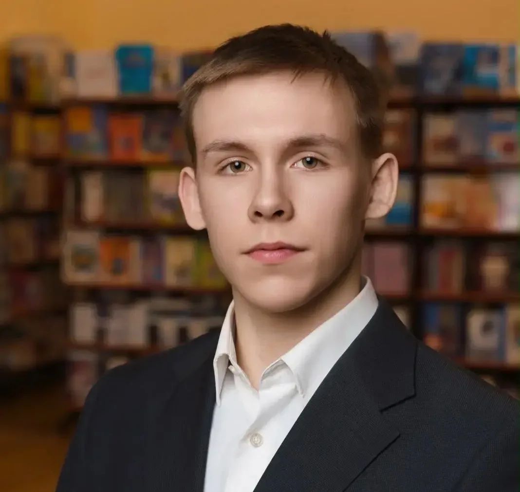 НЕ ТОЛЬКО ЦИФРЫ, НО И БУКВЫ

Покорились ученику 11 класса проекта «Математическая вертикаль» Даниилу