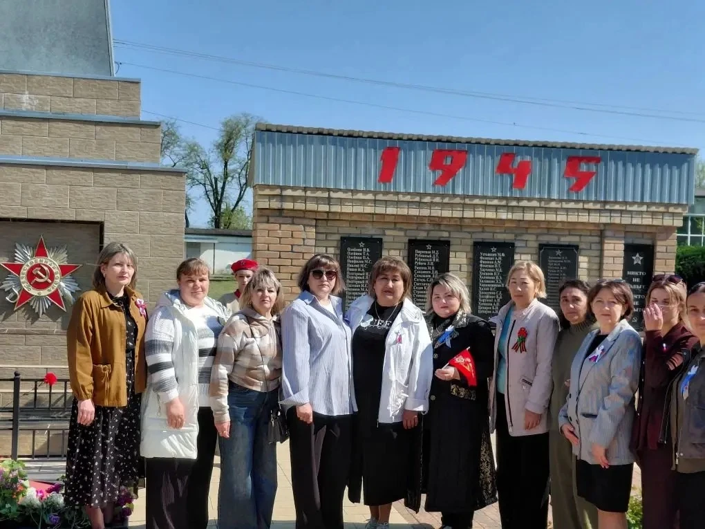 Сегодня коллектив МКДОУ д/с "Ручеёк" принял участие в торжественном митинге, посвященны...