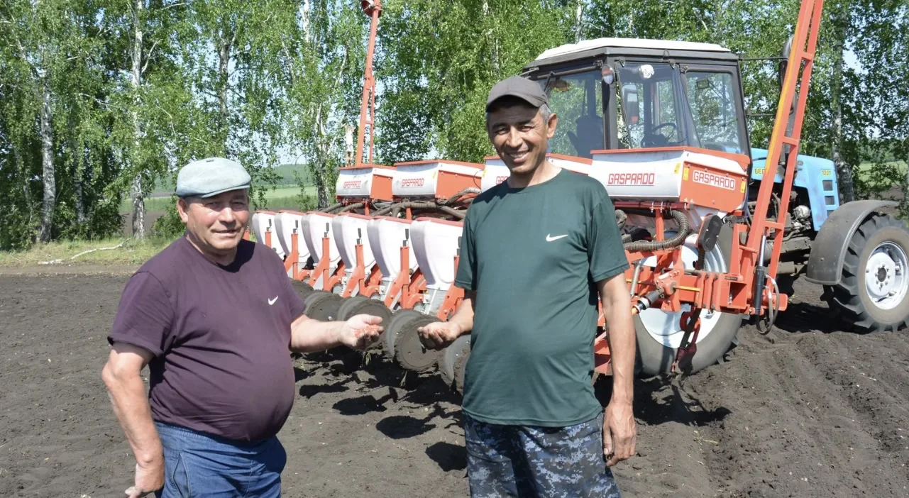🚜🌾 СЕЕМ С УВЕРЕННОСТЬЮ: ЧИШМИНСКИЙ РАЙОН — КУЗНИЦА БУДУЩЕГО УРОЖАЯ! ☀️💪  Посевная кампания в Чишминс