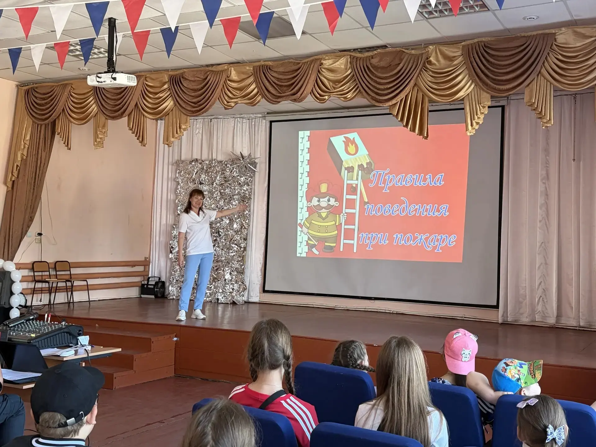 Безопасность — превыше всего! 🚦

В пришкольном лагере «Орлята России — это Мы» МБОУ СОШ пгт Ерофей 