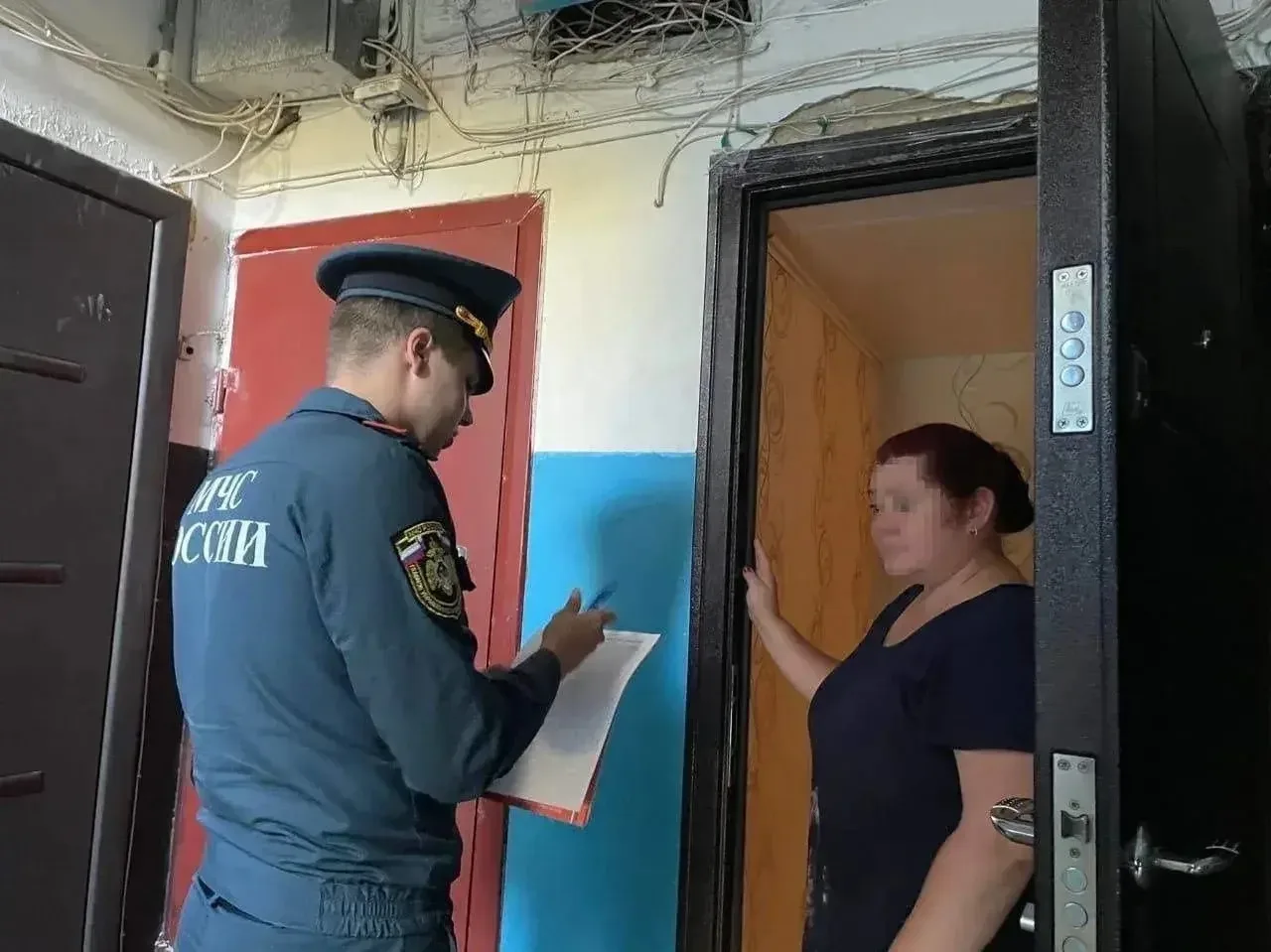 Муж встретил меня на выписке с мусорными пакетами: «Мама решила, что с младенцем шумно....
