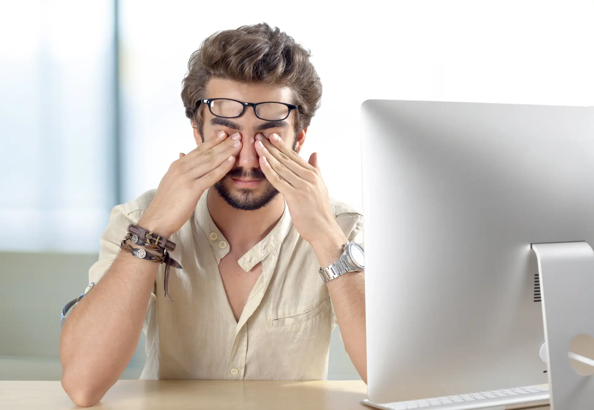 Ваши глаза устали? Активируйте правило «20/20/20»! 👁️💻

Чувствуете к концу рабочего дня «песок» в 