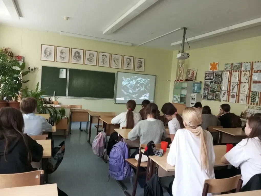 🌟 6Е-класс посмотрел документальный фильм с уникальными кадрами тех времен — о наступлении и битве з