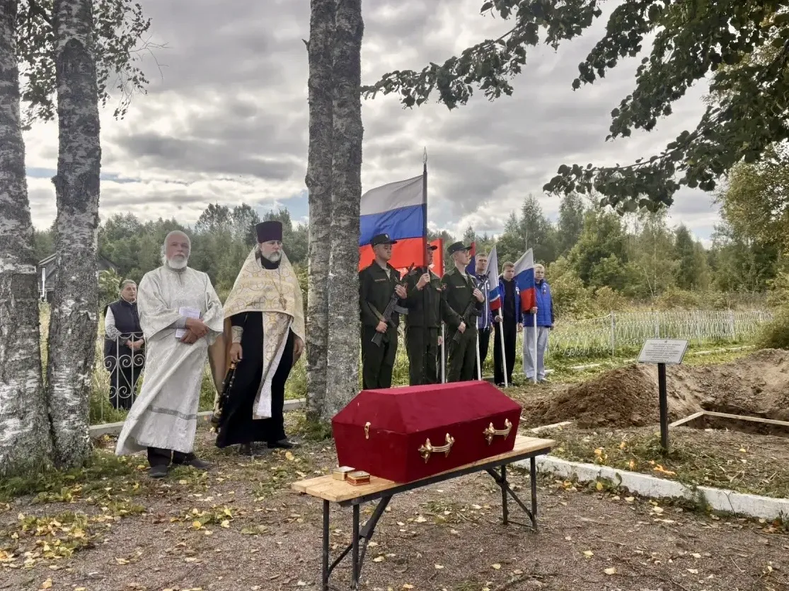 25 августа на братских захоронениях в Лужском городском, а также Мшинском и Осьминском ...