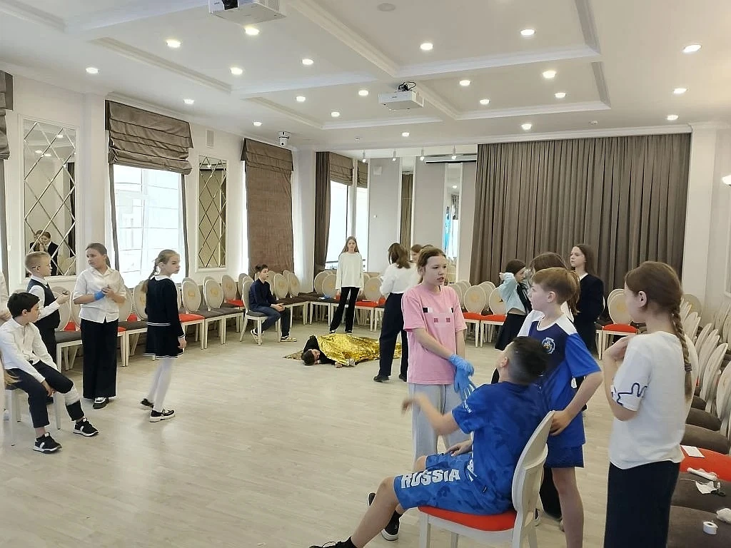 🚨 Третий день «Зарницы» – школа настоящих героев!  Сегодняшнее состязание – это не просто зачётные б