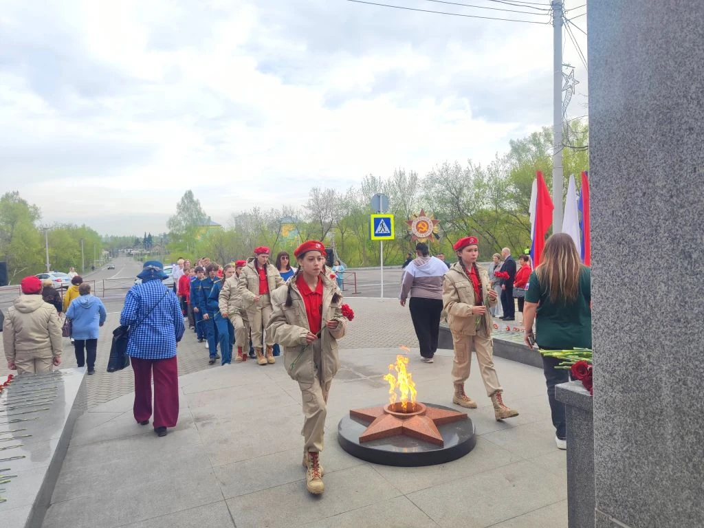 В преддверии Дня Победы в Осинниках прошёл автопробег 🇷🇺  Каждый год накануне 9 мая автомобилисты в 