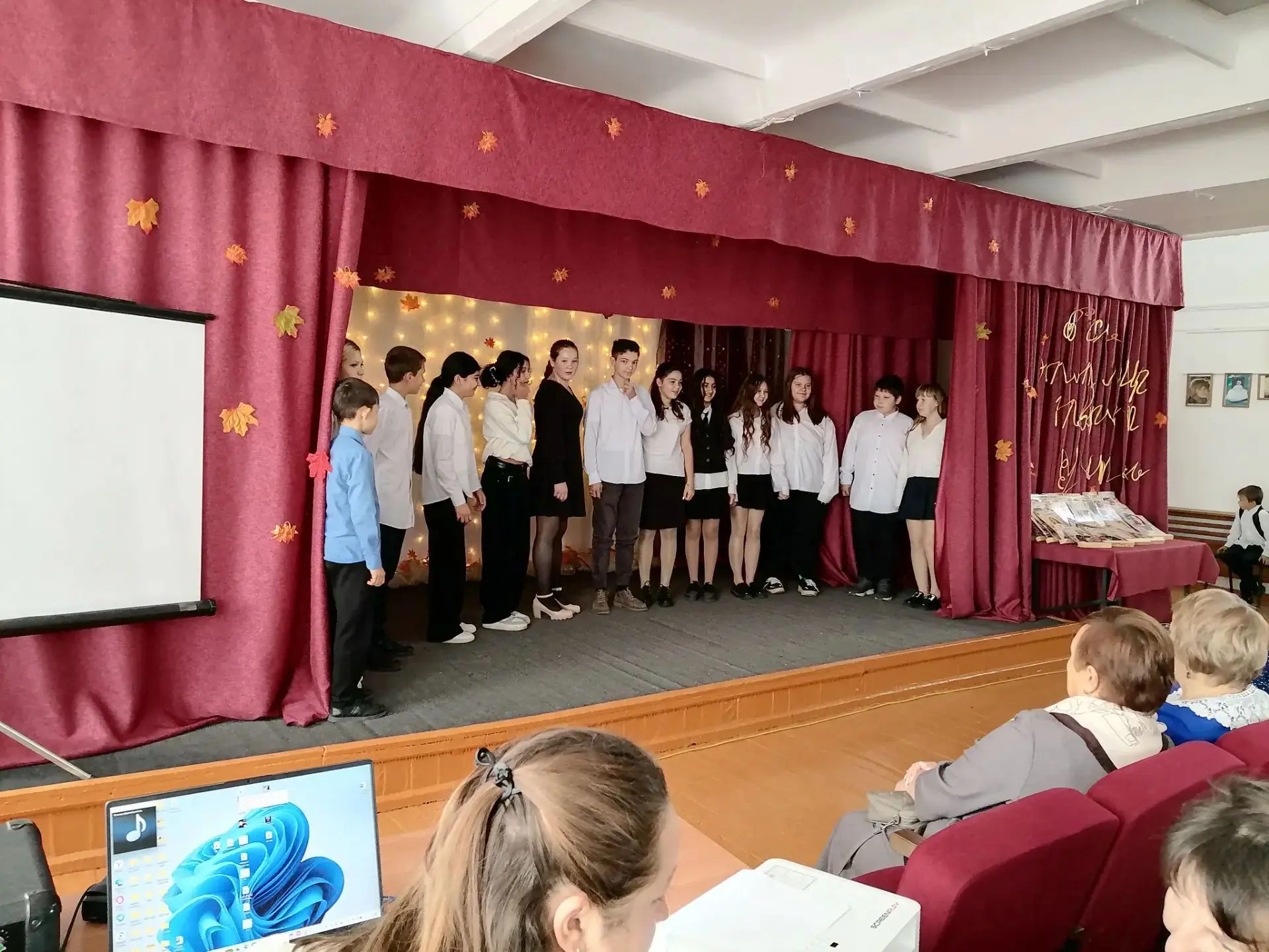 С Днём учителя! 💐
