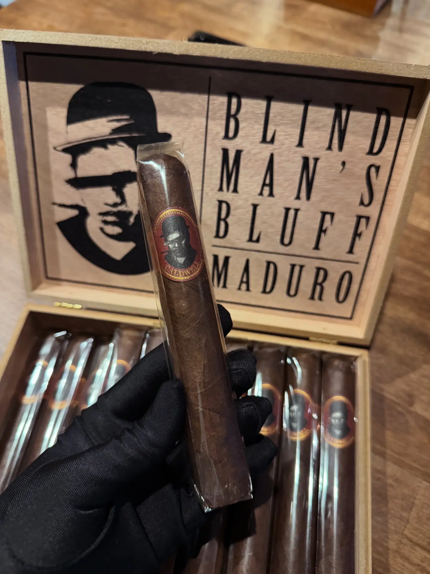 Blind Mans Bluff Maduro Magnum — это крупноформатная сигара от доминиканского бренда Ca...