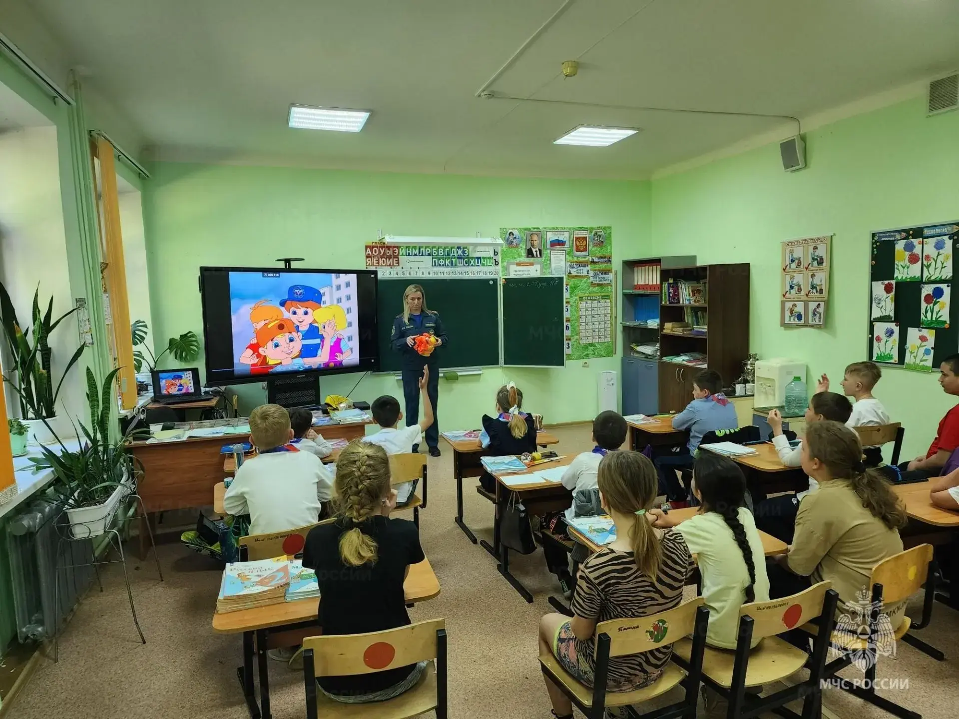 Сотрудники МЧС России проводят уроки безопасности для юных туляков в преддверии Дня защиты детей  В 