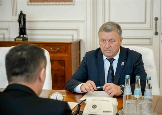 Владимир Камеко обсудил с Андреем Никитиным обновление общественного транспорта и разви...