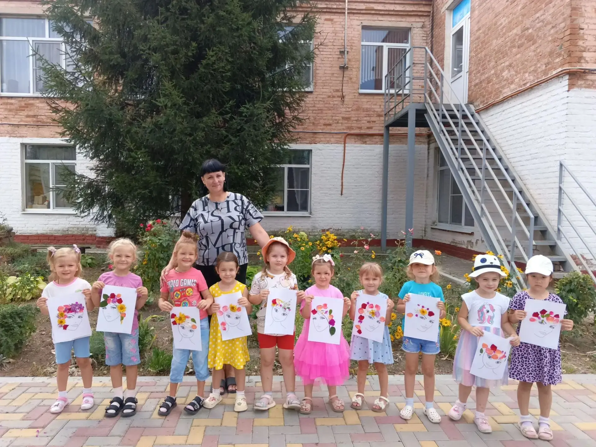 Прически из цветочков 🌸🌼🌺 Ещё об одном интересном деле  мы хотели бы рассказать вам ...