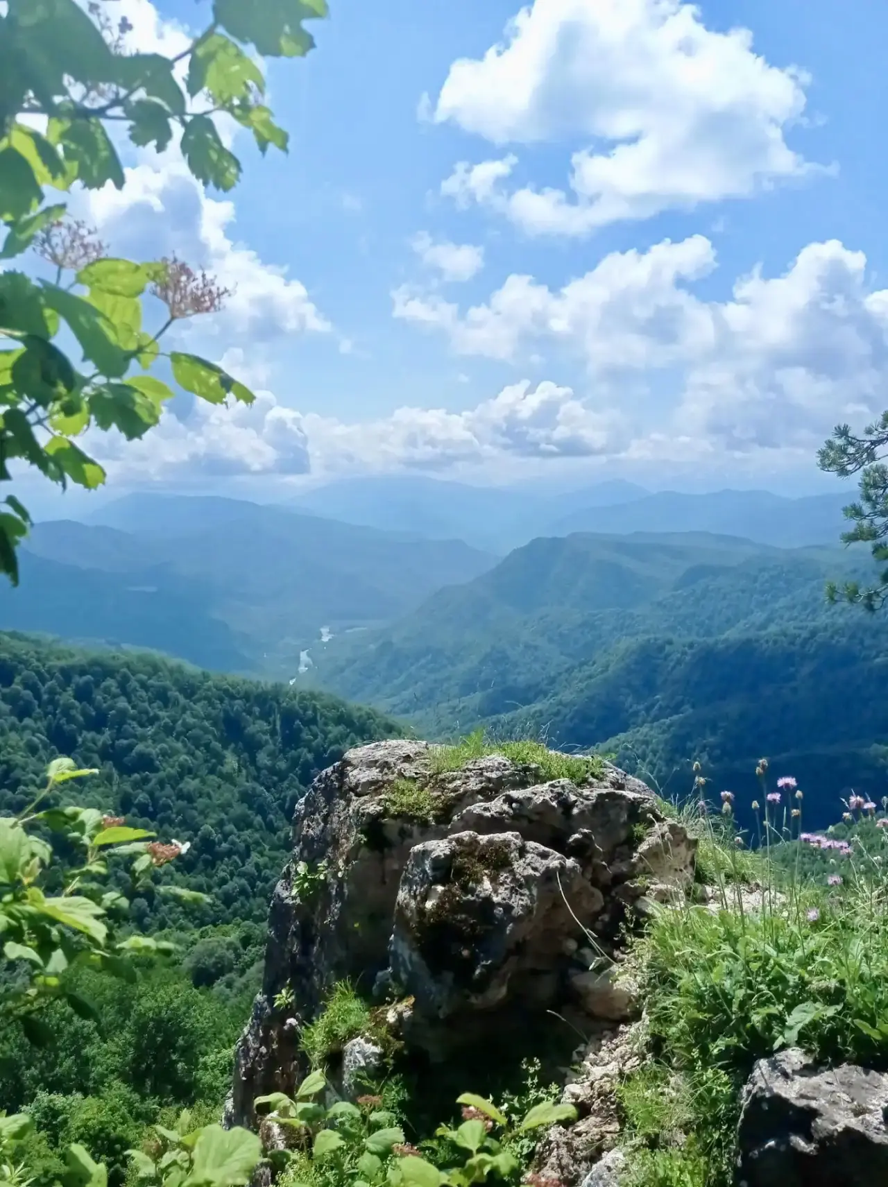 ☀️ Пятница порадует нас теплом. Но ближе к обеду возможны легкая облачность и местами с...