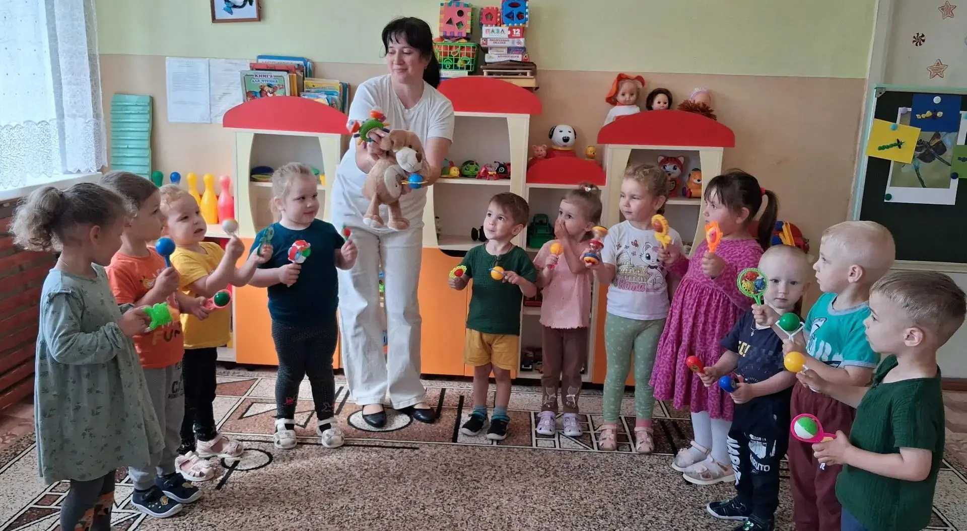 В первой разновозрастной группе прошёл чудесный «День погремушки»! 🎉
Малыши весь день знакомились с
