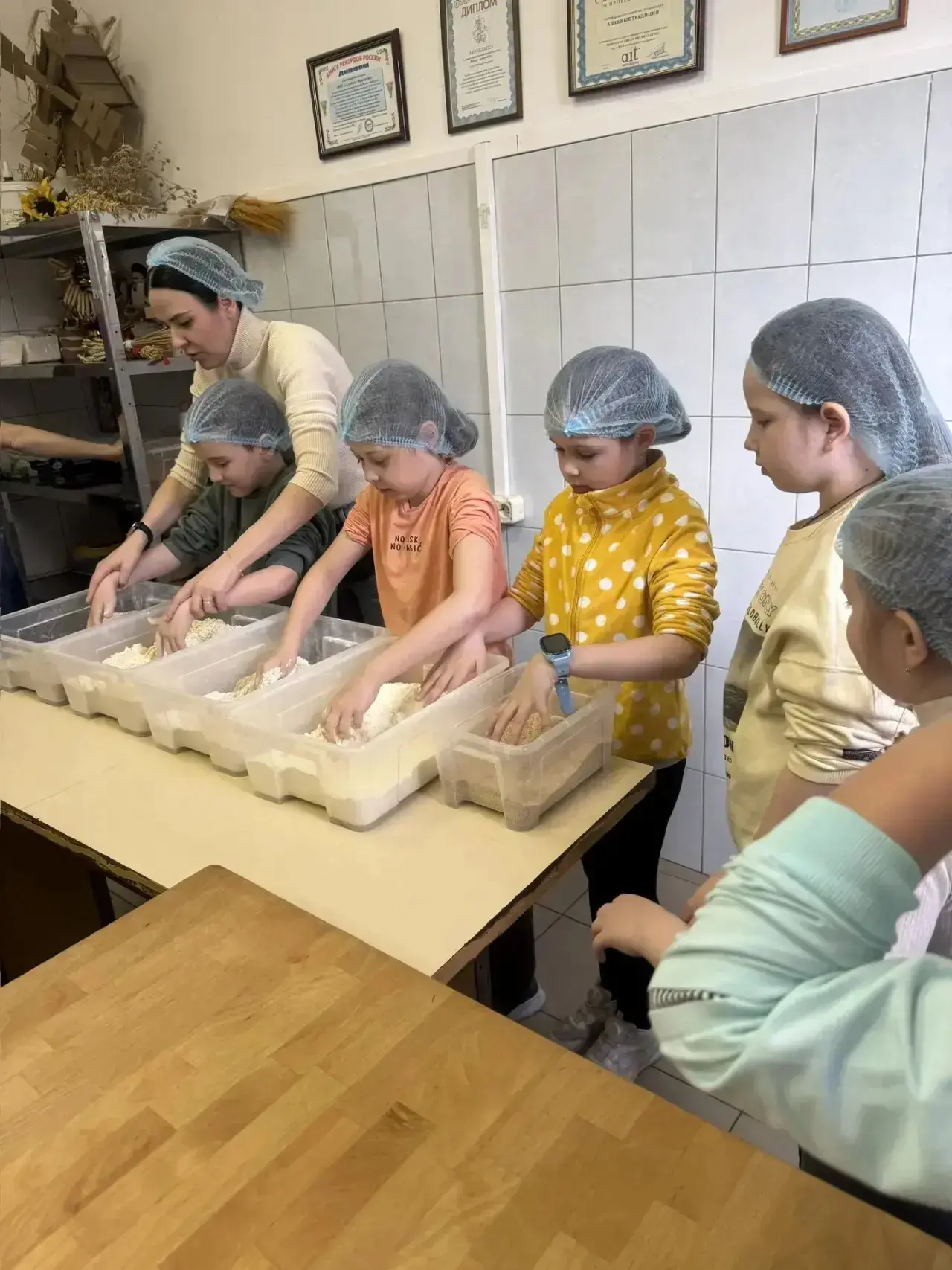 🍞 «Хлебные традиции» увлекательная экскурсия!  Сегодня ученики 1 «Г» и 2 «Е» классов отправились в н