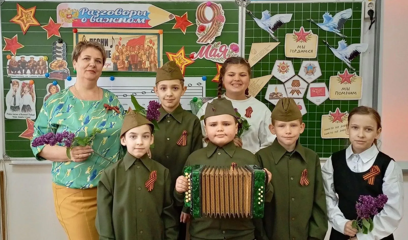 Песни военных лет-  те самые, которые  стали голосом  Победы и  символом народного  Под...