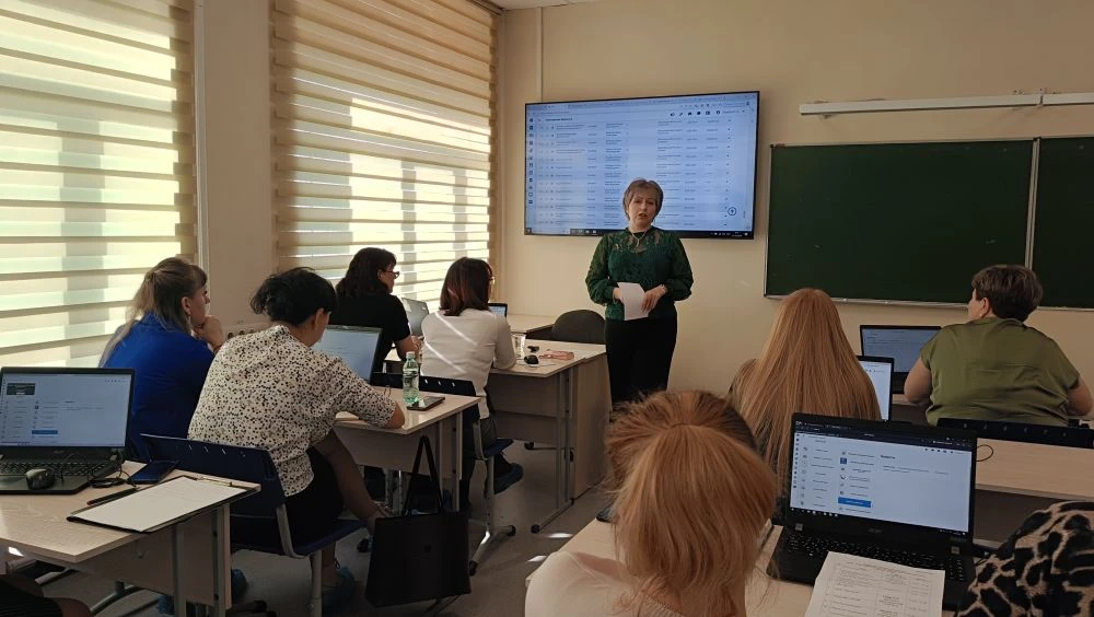 📚 На базе нашей школы прошёл городской семинар-практикум по АИС «Электронная школа 2.0»!  На базе на