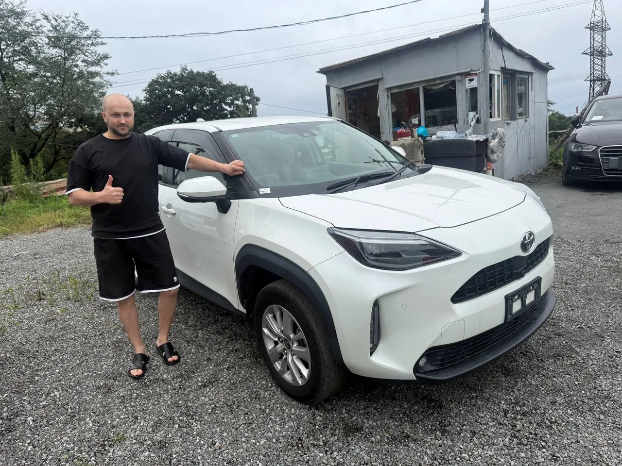 🎉 Поздравляем нашего клиента с приобретением Toyota Yaris Cross! 🎉
На фото — тот самый момент, ког