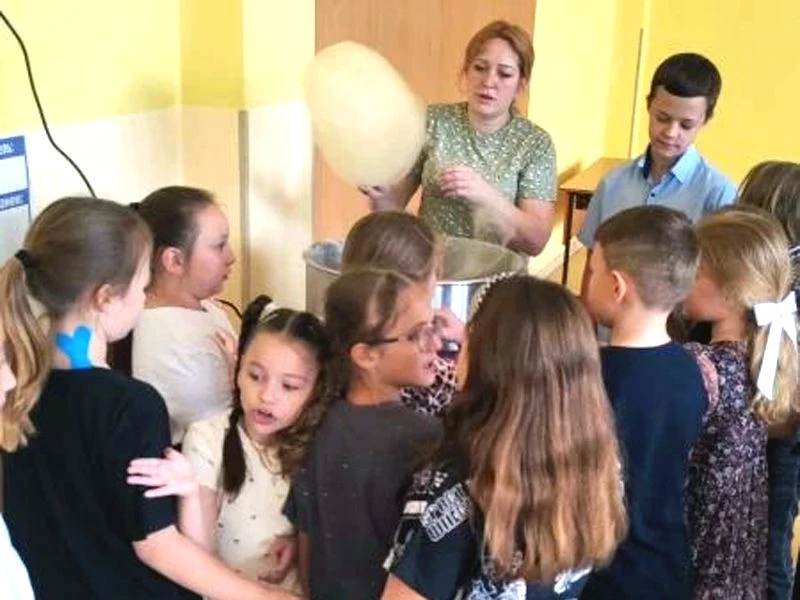 🎉 Ура! Мы больше не первоклашки?.. Стоп, пока ещё первоклашки! Но уже с большим стажем! 🎓  🚀 18 мая 