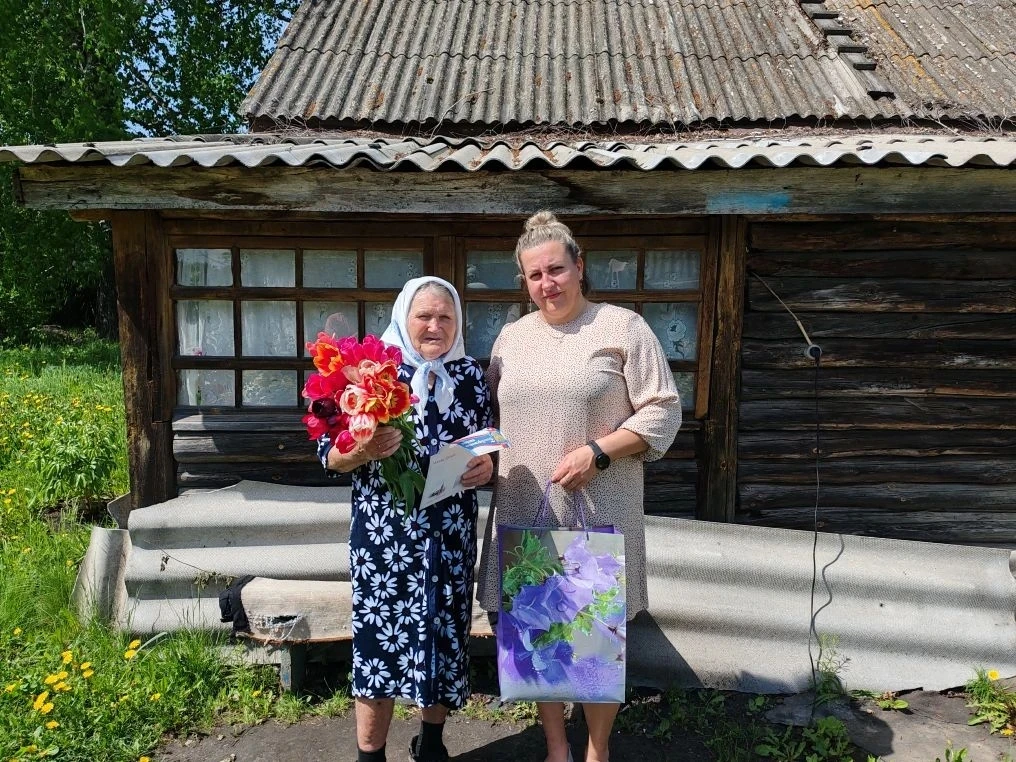 Главный специалист администрации Троицкого сельсовета Мария Юнякина и директор Тимирязе...