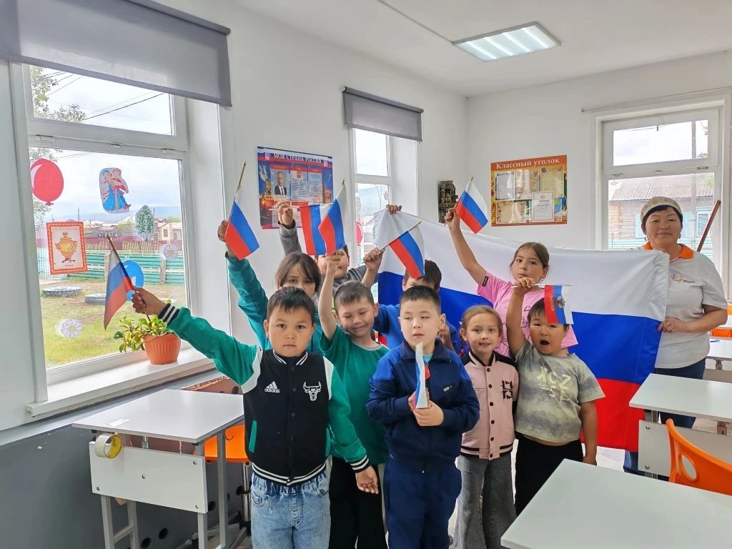 Советник директора по воспитанию Анна Андреева совместно с воспитателями пришкольного лагеря «Юный п