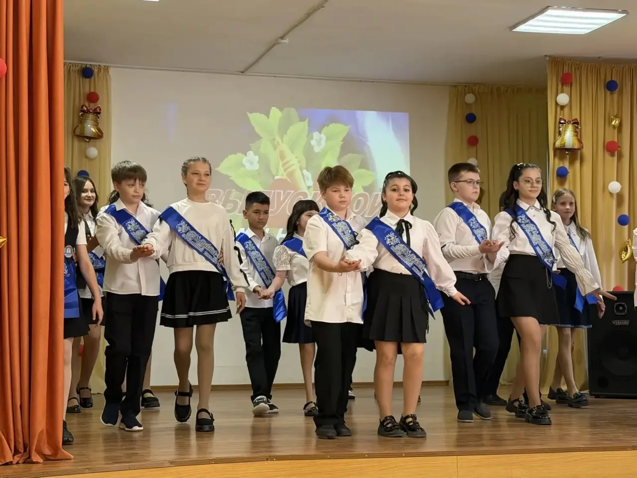 🥳🎓 «До свидания, начальная школа!» – Выпускной 4 «Б» класса! 🎉👋

Сегодняшний день был наполнен о