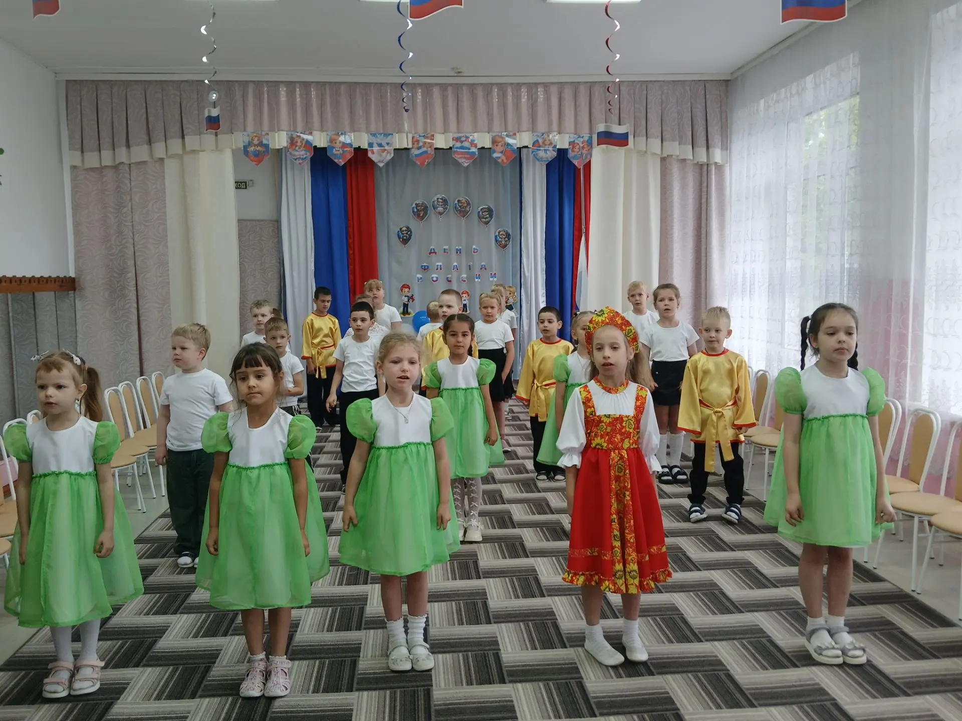 🇷🇺Тематический день, посвящённый Дню флага Российской Федерации, в детском саду!