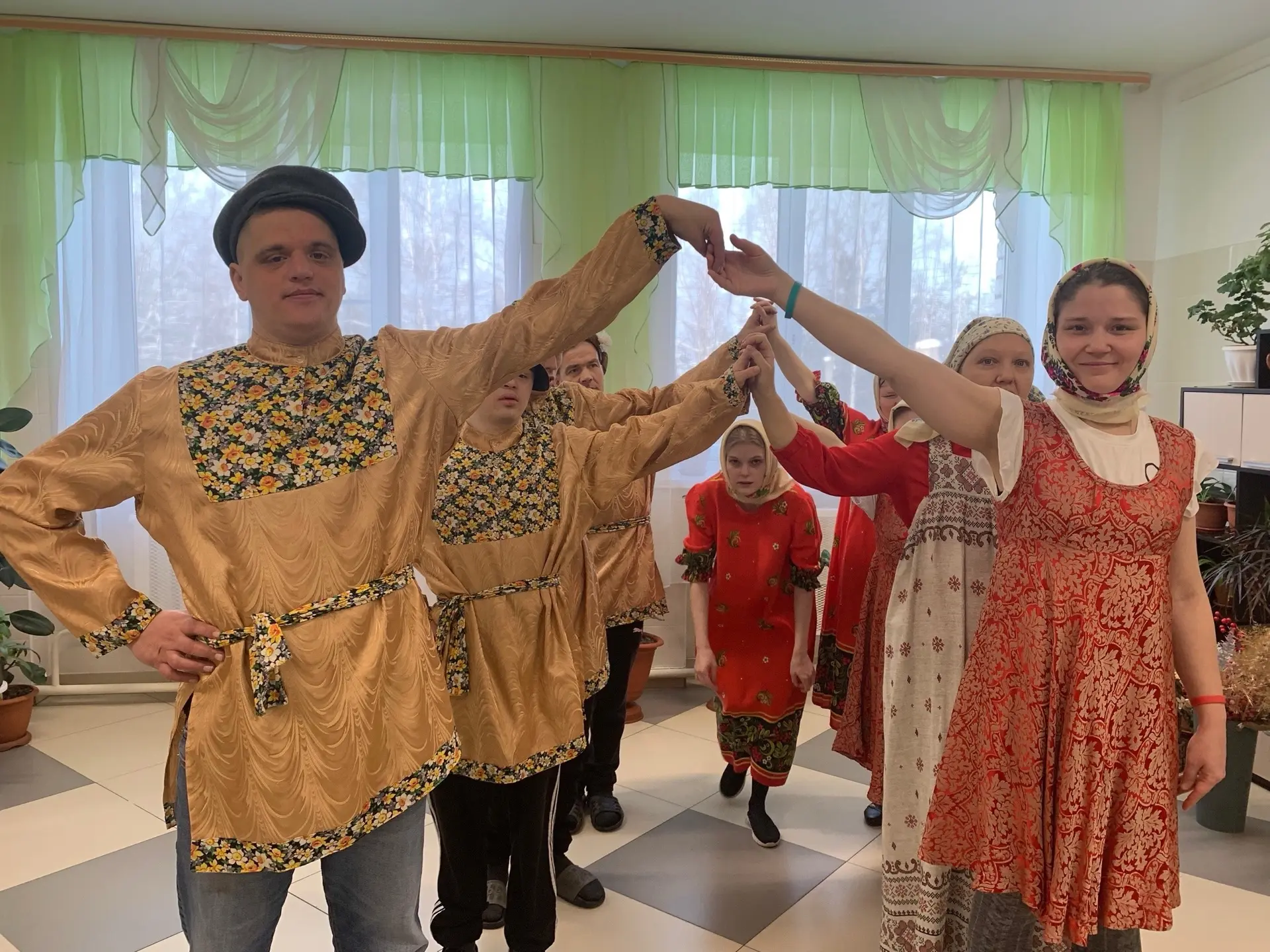 В рамках Года единства народов России в Доме социального обслуживания «Сосновая Роща» прошёл цикл ме